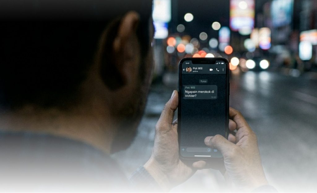 Arga melihat kembali pesan dari Pak Wili