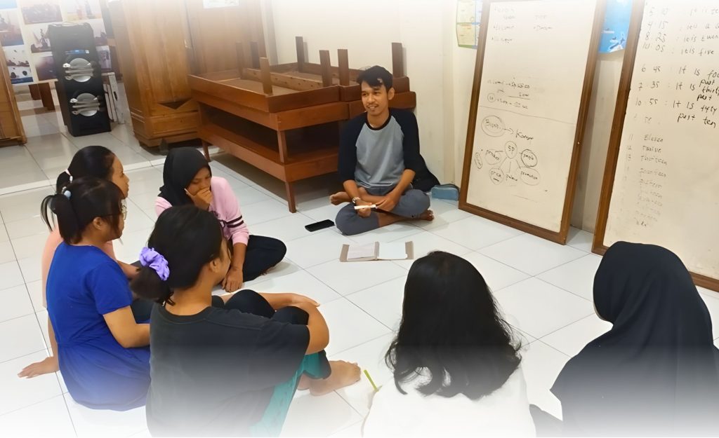 Pendidikan membentuk karakter entrepreneur bagi remaja dampingan Sanggar Merah Merdeka - Yayasan Kasih Bangsa Surabaya