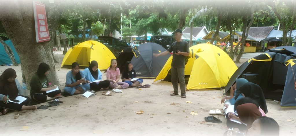 Pendidikan membentuk karakter untuk remaja dampingan Sanggar Merah Merdeka oleh Divisi Pusat Pengembangan Sosial - Yayasan Kasih Bangsa Surabaya