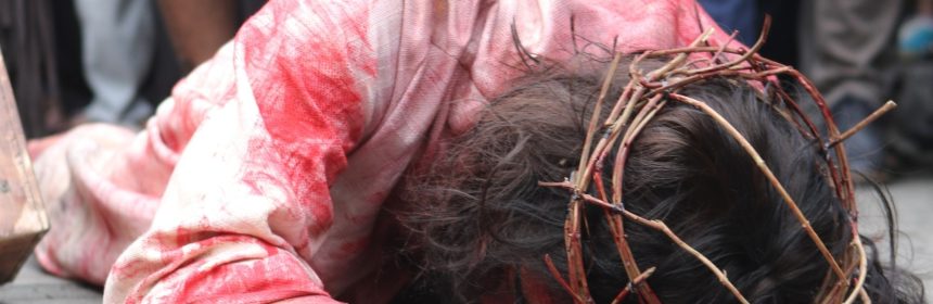 Pemeran Yesus dalam Visualisasi Jalan Salib di Gereja Katolik Santo Vincentius a Paulo Surabaya.