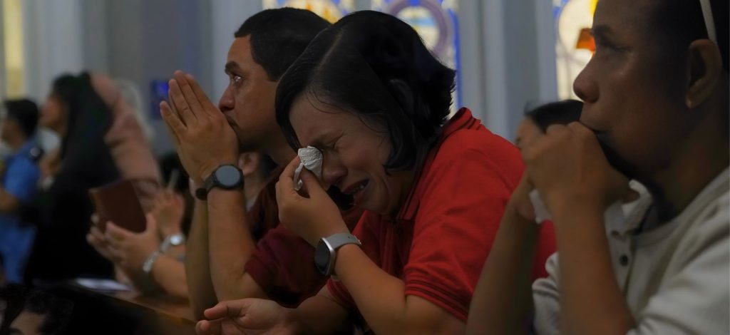 Refleksi umat menangis melihat pengorbanan tentang cinta